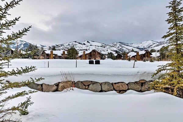 Luxe Canyons Condo W/ Golf Course Views! - Midway, UT