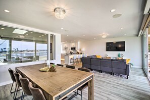 Interior - Bright, Updated Townhome w/ Mission Bay View! (San Diego)