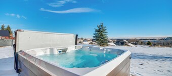 Red Lodge Townhome w/ Hot Tub & Mountain Views!