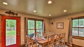 House (5 Bedrooms) | Interior