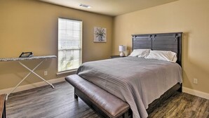 Huis (3 Bedrooms) | 3 slaapkamers, een strijkplank/strijkijzer, beddengoed