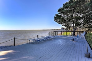 Apartment (1 Bedroom) | Interior - Waterfront Port Clinton Condo w/ Pool Access! (Port Clinton)