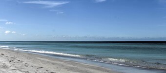 Indian Shores Townhome w/ Pool Access & Kayaks!