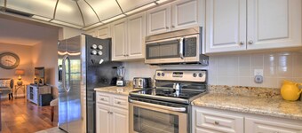 Indian Shores Townhome w/ Pool Access & Kayaks!