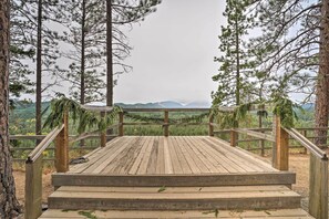 Apartment (1 Bedroom) | Interior - Mountain Views & Pool Access: Cle Elum Condo! (Cle Elum)