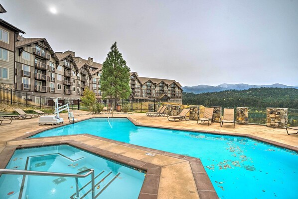 Apartment (1 Bedroom) | Interior - Mountain Views & Pool Access: Cle Elum Condo! (Cle Elum)