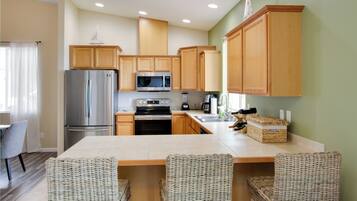 House (3 Bedrooms) | Interior