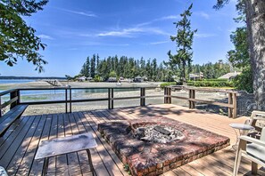 Interior - Waterfront Cabin w/ Fire Pit in Gig Harbor! (Gig Harbor)