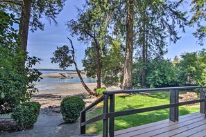 Interior - Waterfront Cabin w/ Fire Pit in Gig Harbor! (Gig Harbor)