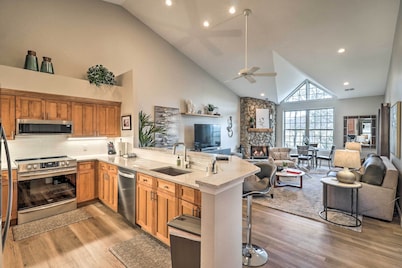 Indoor Pool & Golf Course Views: Lake Lure Condo!