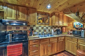 Hus (1 Bedroom) | Eget kjøkken | Mikrobølgeovn, ovn, kokeplater og kjøkkenutstyr