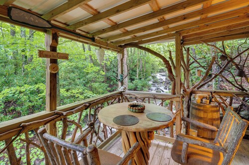 Celo Cabin w/ Deck in Pisgah National Forest