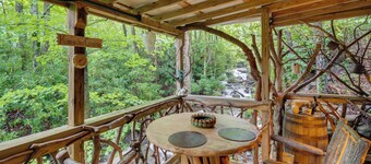 Celo Cabin w/ Deck in Pisgah National Forest