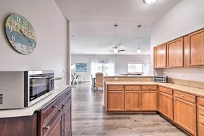 Apartment (2 Bedrooms) | Interior - Dog-friendly Canalfront Condo in Ocean Shores (Ocean Shores)