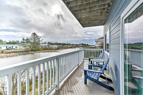 Dog-friendly Canalfront Condo in Ocean Shores