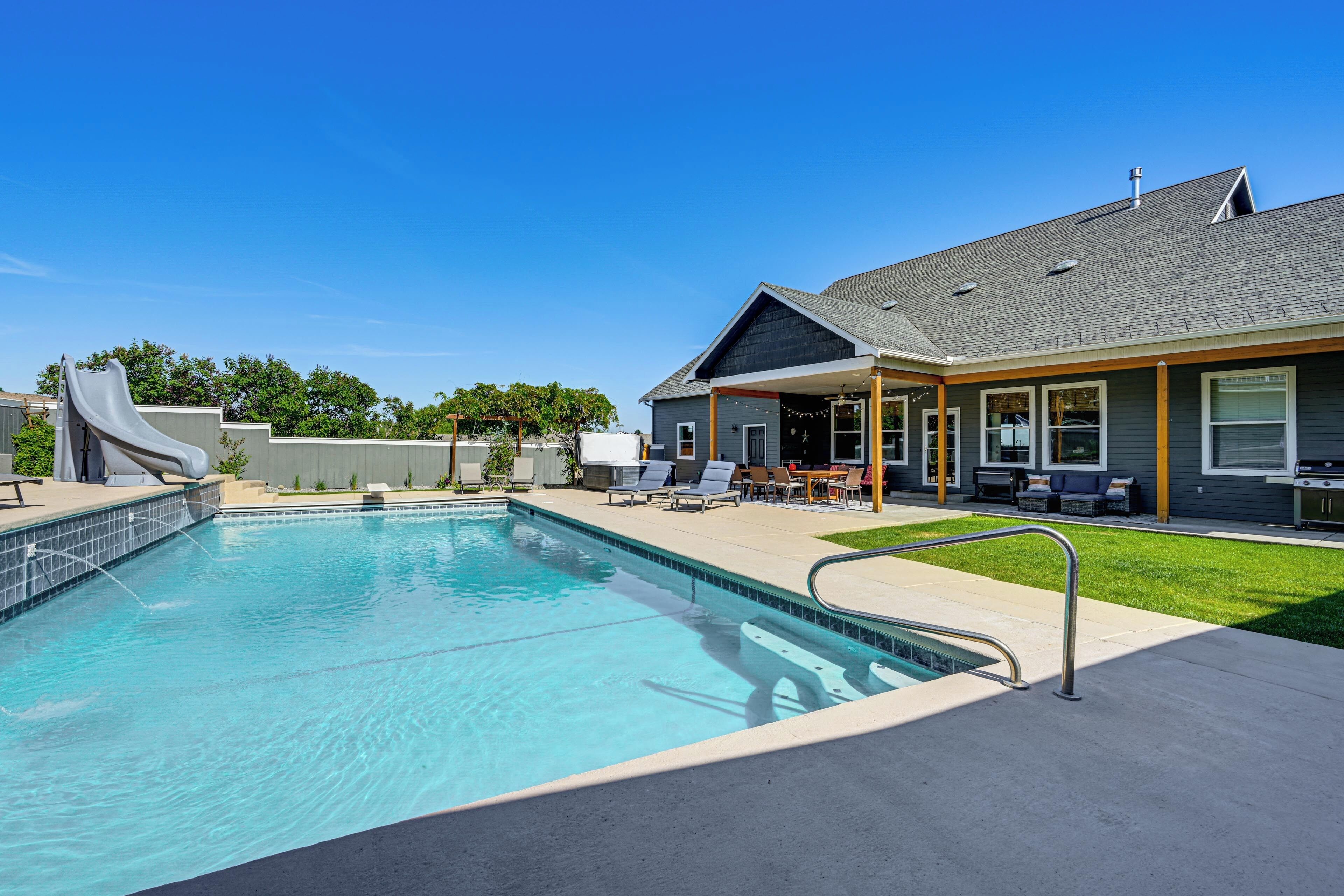 House (3 Bedrooms) | Front of property