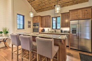 المنشأة من الداخل