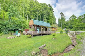 Exterior - Unique Converted Trailer in Marshall: Pet Friendly (Marshall)