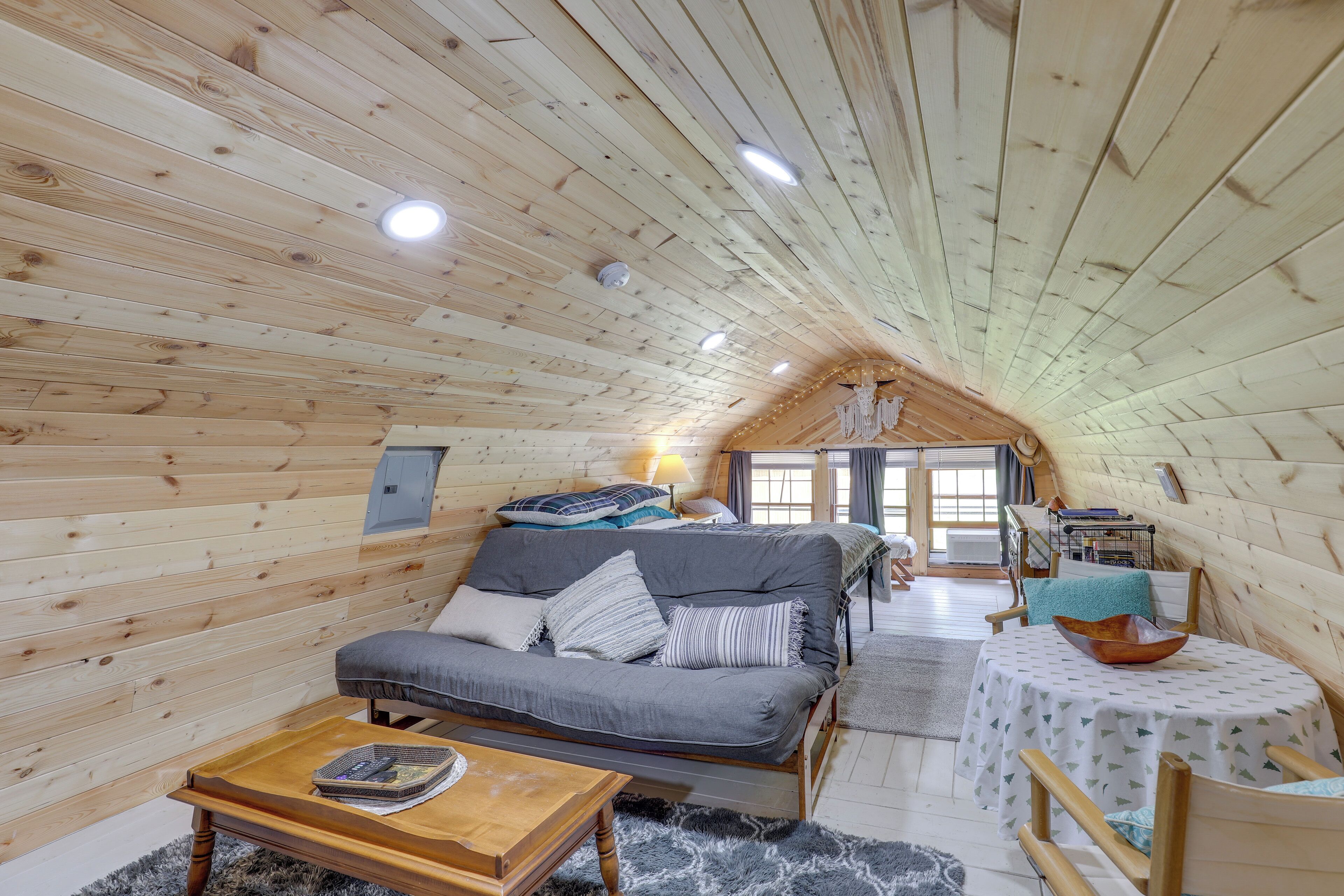 Rumah (2 Bedrooms) | 2 kamar tidur dan seprai linen