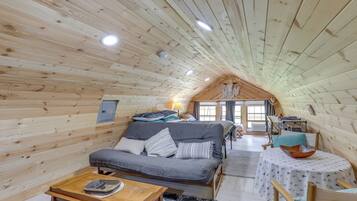 Rumah (2 Bedrooms) | 2 kamar tidur dan seprai linen