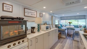 独立别墅 (2 Bedrooms) | 私人厨房 | 微波炉、洗碗机、烤面包机、搅拌机