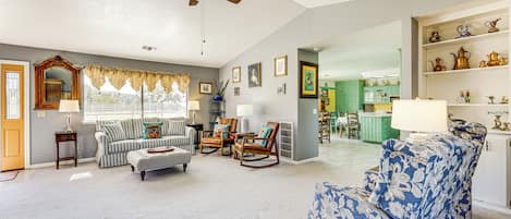 House (3 Bedrooms) | Interior