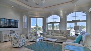 Apartment (3 Bedrooms) | Front of property