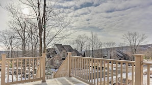 A wooden deck with a beige railing, leading to a residential area with houses and bare trees. - Townhome w/ Grill < 1 Mi to Big Boulder Mountain (Lake Harmony)