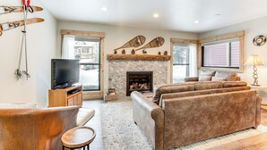Interior - Cozy Mtn Condo: Walk to Quicksilver Lift & Dtwn! (Breckenridge)