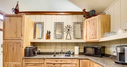 Lakehills Cabin With Fire Pit, Near Medina Lake!