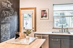 Apartment (2 Bedrooms) | Interior - Eclectic Seattle Townhome - 3 Mi to Downtown! (Seattle)