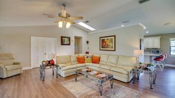 House (3 Bedrooms) | Interior