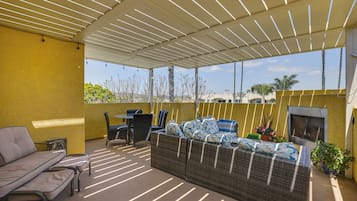 House (4 Bedrooms) | Front of property