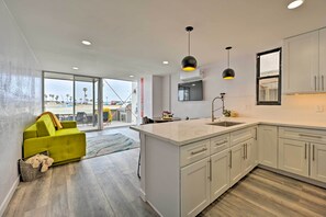 Unclassified image, 4 of 28, button - Chic Condo w/ Shared Hot Tub on Mission Bay! (San Diego)