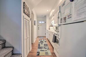 Apartment (1 Bedroom) | Interior - Bayside Ocean City Townhome < 1 Mi to Beaches! (Ocean City)