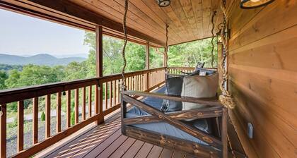 Beautiful Franklin Home w/ Bunkhouse & Hot Tub!