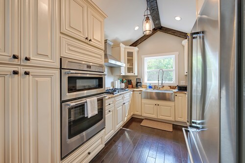 Beautiful Franklin Home w/ Bunkhouse & Hot Tub!