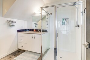 Interior - Depoe Bay Townhome w/ Deck & Stunning Ocean Views! (Depoe Bay)