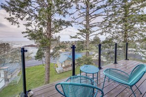 Apartment (2 Bedrooms) | Interior - Depoe Bay Townhome w/ Deck & Stunning Ocean Views! (Depoe Bay)