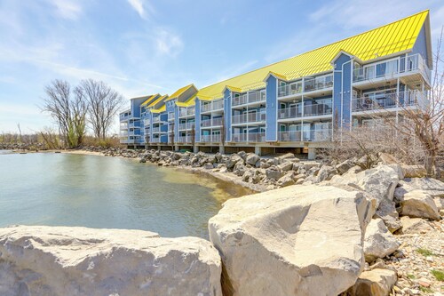 Cozy Lakefront Middle Bass Retreat w/ Balcony