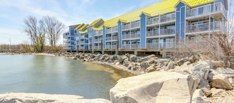 Cozy Lakefront Middle Bass Retreat w/ Balcony