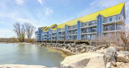 Cozy Lakefront Middle Bass Retreat w/ Balcony