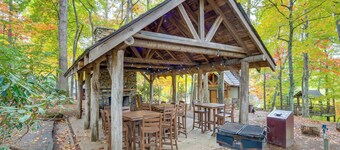 36 Mi to Asheville: Mtn-view Home in Burnsville!