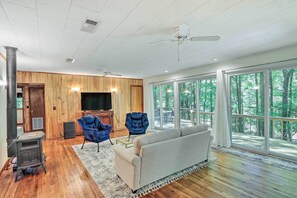 House (2 Bedrooms) | Interior - Secluded Franklin Cabin w/ Furnished Deck! (Franklin)