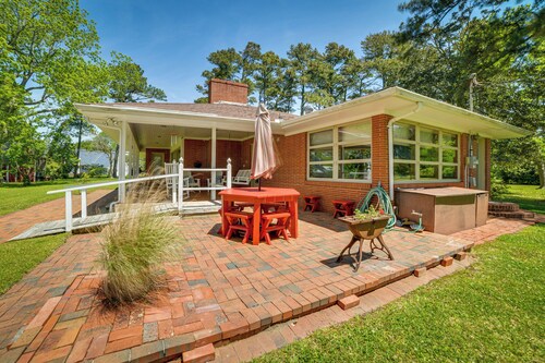 Fifties Beaufort Home w/ Patio, On Newport River!