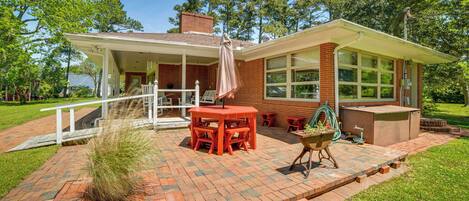 House (3 Bedrooms) | Front of property