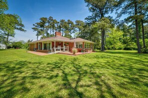 House (3 Bedrooms) | Interior - Fifties Beaufort Home w/ Patio, On Newport River! (Beaufort)