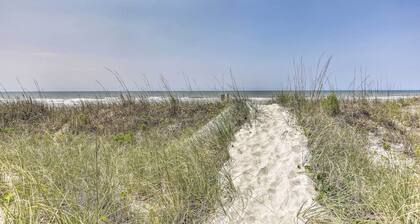 Walk to Ocean: North Myrtle Beach Townhome!