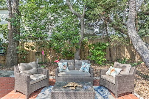 Walk to Ocean: North Myrtle Beach Townhome!