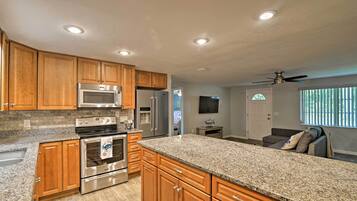 House (4 Bedrooms) | Private kitchen | Microwave, oven, stovetop, dishwasher